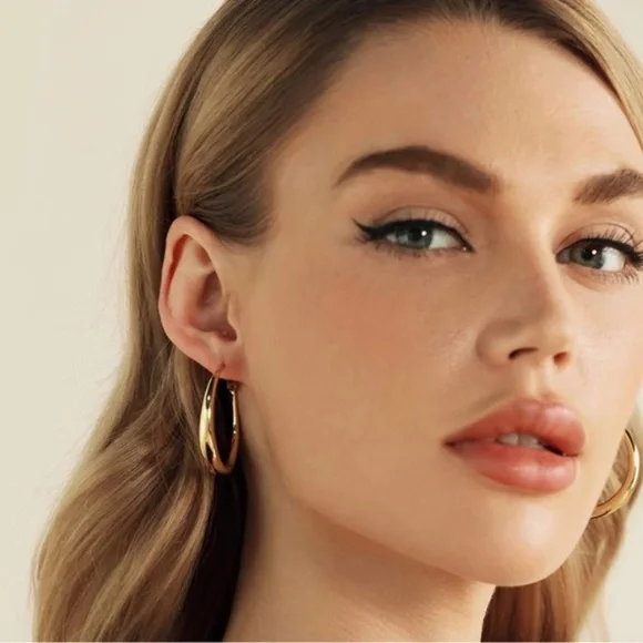 GOLD 18k Plated Chunky Hoop Earrings - Picture 2 of 3